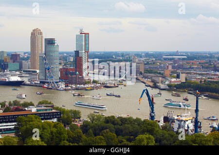 Blick von der Euromast-Turm in Richtung Hafen, Hotel New York und das neue Passagierschiff, Skyline, Rotterdam, Rotterdam, Provi Stockfoto
