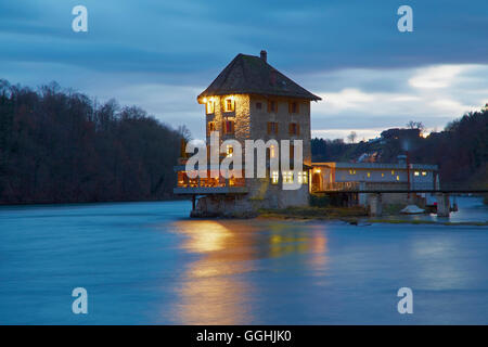 Blick auf Schloss Wörth am Rheinfall in Schaffhausen, Wasserfall, Rhein, Kanton Schaffhausen, Schweiz, Europa Stockfoto