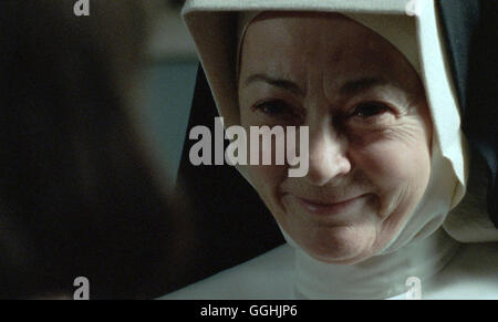 STERBEN, UNBARMHERZIGEN SCHWESTERN / The Magdalene Sisters UK/IRL 2002 / Peter Mullan Szene Mit Schwester Bridget (GERALDINE McEWAN). Regie: Peter Mullan aka. Die unbarmherzigen Schwestern Stockfoto