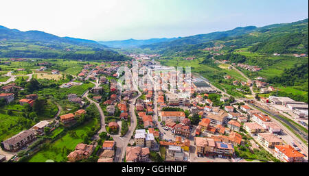 Luftaufnahme des Alpone Tal in der Nähe der Stadt San Giovanni Ilarione, Italien. Stockfoto