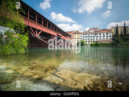 Die alte Brücke, auch genannt die Bassano Brücke oder Brücke der Alpini befindet sich in der Stadt Bassano del Grappa in der Provinc Stockfoto