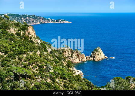 Felsige Küste von Cala Salionc, Tossa de Mar-Costa Brava, Spanien Stockfoto