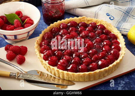 Raspberry lemon tart mit Blätterteig Stockfoto