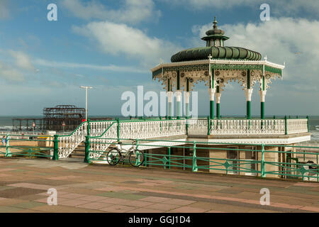 Sommernachmittag am Musikpavillon in Brighton, England. Stockfoto