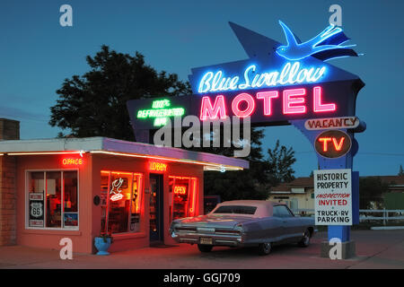 Geographie/Reisen, USA, New Mexico, Santa Fe, Blaue Schwalbe Motel, in der Nacht, Route 66, Additional-Rights - Clearance-Info - Not-Available Stockfoto