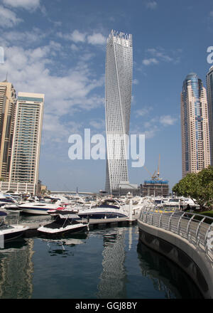 Cayan Tower in Dubai Marina, Dubai, Vereinigte Arabische Emirate. Stockfoto