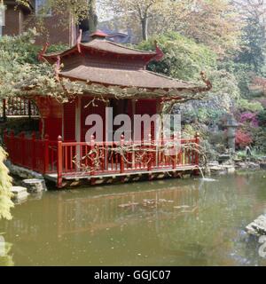 Japanischer Garten - in Compton Acres Dorset.   JAG016381 Stockfoto