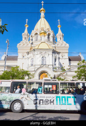 Trolleybus, Pokrovsky Cathedral, Bolshaya Marskaya Straße Sewastopol Krim Osteuropa Stockfoto