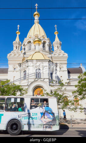 Trolleybus, Pokrovsky Cathedral, Bolshaya Marskaya Straße Sewastopol Krim Osteuropa Stockfoto