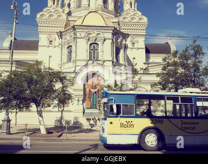 Trolleybus, Pokrovsky Cathedral, Bolshaya Marskaya Straße Sewastopol Krim Osteuropa Stockfoto