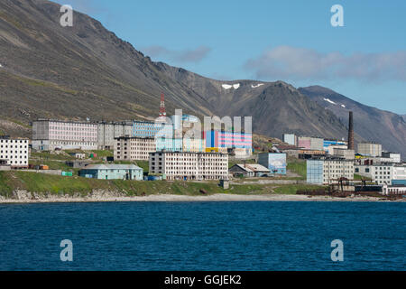 Russland, Komsomolskaja Bay Chukotka autonomes Okrug. Hafen von Provideniya, über die Beringstraße von Alaska. Stockfoto