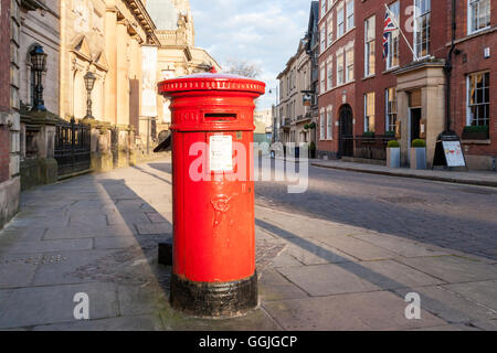 Traditionelle alte rote Säule im Lace Market Nottingham, England, Großbritannien Stockfoto