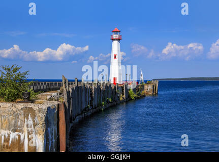 Wawatam Leuchtturm oder St. Ignace Leuchtturm mit Blick auf Mackinac Island in Straits of Mackinac, Michigan, USA Stockfoto