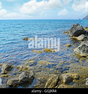 Felsen im Meer Stockfoto