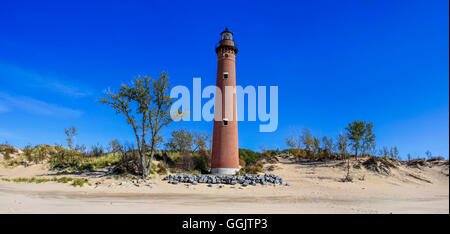 Die sehr hoch roten Backsteinturm der kleinen Sable Point Lighthouse, senken Sie Halbinsel Lake Michigan, Michigan, USA Stockfoto