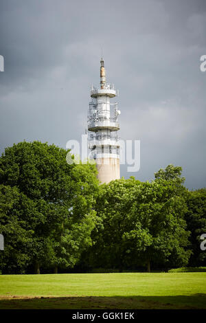 Heaton Park BT Tower hohen Fernmeldeturm aus Stahlbeton, einer der sieben Türme der BT "Chilterns" Design gebaut Stockfoto