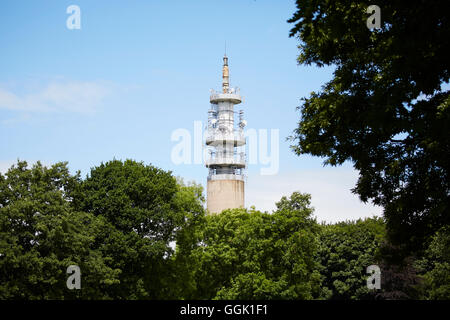 Heaton Park BT Tower hohen Fernmeldeturm aus Stahlbeton, einer der sieben Türme der BT "Chilterns" Design gebaut Stockfoto