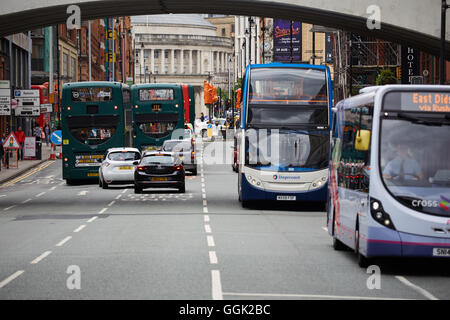 Bus Busse Manchester Oxford Road Bus Korridor gestoppt Doppeldecker einzelne Flotte Trainer Unternehmen Flotte Livree Wilmslow Road bus Stockfoto