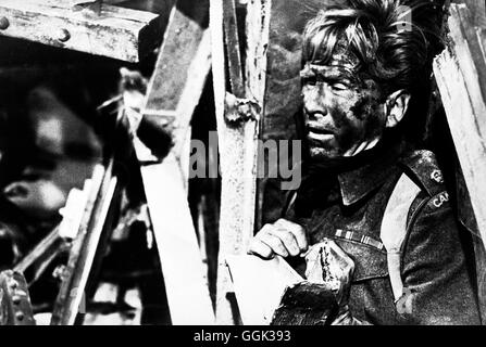 STURM AUF sterben EISERNE KÜSTE / Angriff auf die eiserne Küste USA/GB 1968 / Paul Wendkos Szene Mit Major James Wison (LLOYD BRIDGES mi.) Regie: Paul Wendkos aka. Angriff auf die Eisen-Küste Stockfoto