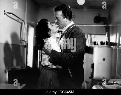 DER WILDERER VOM SILBERWALD / BRD 1957 / Otto Meyer Mathilde Höllrigl (LUCIE ENGLISCH), Förster Christian Pachegg (RUDOLF LENZ) Regie: Otto Meyer Stockfoto