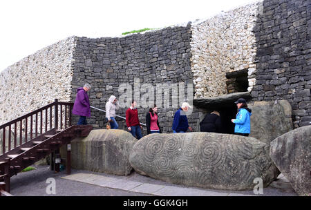 Newgrange, prähistorische Monument im Boyne Valley, Ostküste, nördlich von Dublin, County Meath, Irland Stockfoto