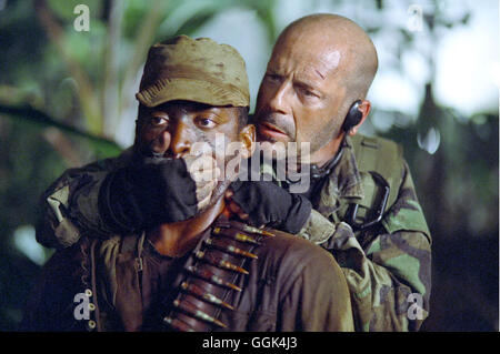 TRÄNEN DER SONNE / Tränen der Sonne USA 2003 / Antoine Fuqua Lieutenant A.K. Waters (BRUCE WILLIS) Regie: Antoine Fuqua aka. Tränen der Sonne Stockfoto