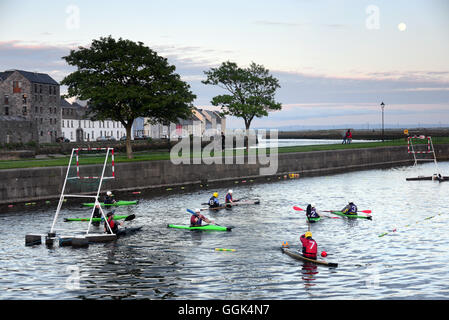 Kanus auf dem Fluss Corrib, Galway, Irland Stockfoto