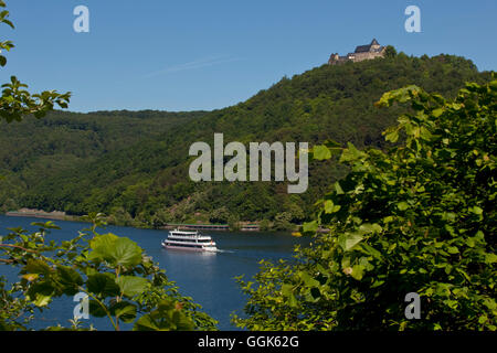 Schloss Waldeck und Ausflug Boot Stern von Waldeck am Edersee See in See Edersee und Nationalpark Kellerwald-Edersee, Hessen, Ge Stockfoto