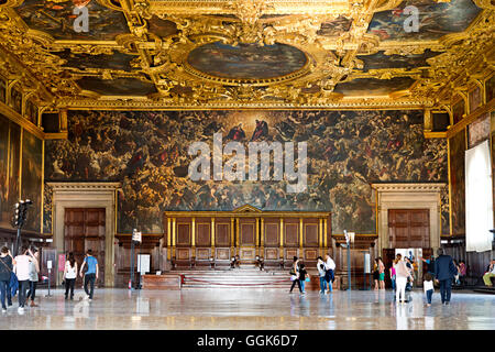 Sala del Maggior Consiglio oder Saal des großen Rates, mit Fresken an den Wänden und der Decke, Venedig, Italien, Europa Stockfoto