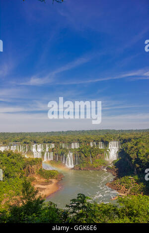 IGUAZU, Brasilien - 14. Mai 2016: die Iguazu Wasserfälle befinden sich zwischen dem brasilianischen Bundesstaat Parana und der Argentinien misiones Stockfoto