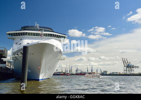 Schiff andocken an Dockland, Dockland, Fluss Elbe, Hamburg, Deutschland Stockfoto