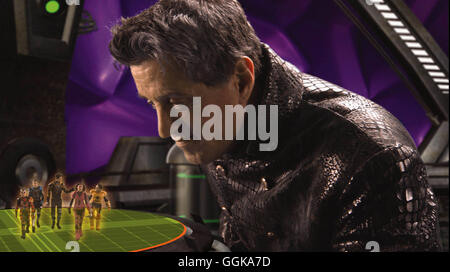 SPY KIDS 3-d: GAME OVER / Mission 3 D USA 2003 / Robert Rodriguez Szene Mit Spielzeugmacher (SYLVESTER STALLONE)-Regie: Robert Rodriguez aka. Mission 3-D Stockfoto