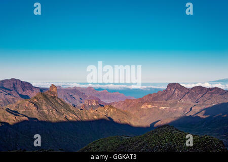 Blick vom Cruz de Tejeda zum Roque Bentayga, Gran Canaria, Kanarische Inseln, Spanien Stockfoto