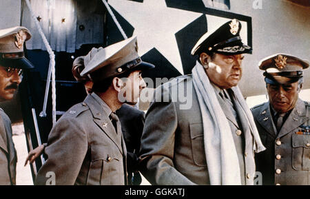 DER BÖSE TRICK / Catch 22 USA 1970 / Mike Nichols Szene Mit ORSON WELLES (Brigadier General Dreedle) Und MARTIN BALSAM (Colonel Cathcart). Regie: Mike Nichols aka. Catch 22 Stockfoto