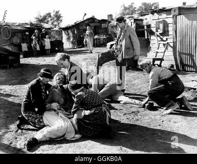 FRüCHTE DES ZORNS / The Grapes of Wrath USA 1940 / John Ford Szene Mit JANE DARWELL, Liegend (Ma Joad), JOHN CARRADINE (Kreiskämmerer), HENRY FONDA, Rechts (Tom Joad) Regie: John Ford aka. The Grapes of Wrath Stockfoto