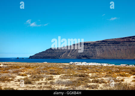 Blick von La Graciosa zum Risco de Famara, Lanzarote, Kanarische Inseln, Spanien Stockfoto