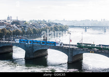 Straßenbahnen Passig Mittlere Bruecke, Basel, Basel-Stadt, Schweiz Stockfoto