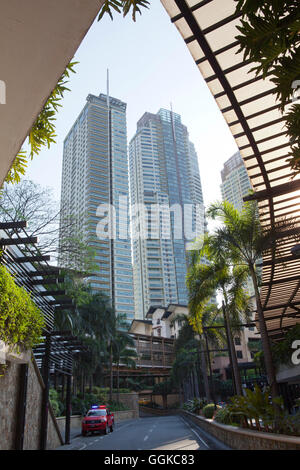 Luxus Apartment-Gebäude in Makati City, das Finanzviertel im Zentrum der Hauptstadt Metro Manila, Philippinen, Asien Stockfoto