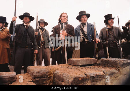 Abgebildet (Vorderreihe): Green Jameson (THOMAS JOEL DAVIDSON, links), David Crockett (BILLY BOB THORNTON, Mitte), Oberstleutnant William Barret Travis (PATRICK WILSON, 2. von rechts) und Micajah Autry (KEVIN s., ganz rechts), in einer Szene aus THE ALAMO. Stockfoto