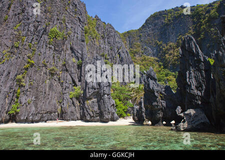 Bizarre Felsformationen im Bacuit-Archipel in der Nähe von El Nido, Palawan Island, South China Sea, Philippinen, Asien Stockfoto