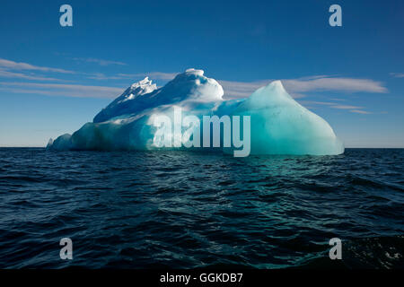 Eisberg in hellem Sonnenlicht, Vogel-Point, Ross Island, Antarktis Stockfoto