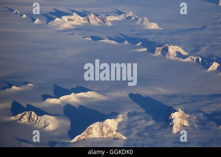 Morgenlicht auf dem Eis und Berge in Ostgrönland, Grönland Stockfoto