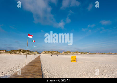 Holzweg auf den Strand, Insel Amrum, Nordfriesischen Inseln, Schleswig-Holstein, Deutschland Stockfoto