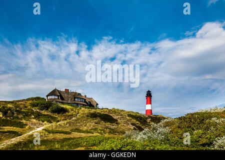 Reetgedeckten Haus und der Leuchtturm Hoernum, Insel Sylt, Nordfriesischen Inseln, Schleswig-Holstein, Deutschland Stockfoto