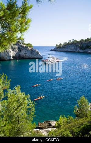 Kajakfahren in der Calanque de Port Miou, Bouches-du-Rhône, Frankreich Stockfoto