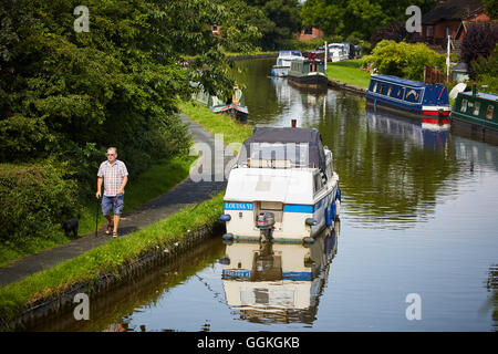 Lancashire GARSTANG MARINA canal Liegeplätze LANCASTER British Waterways Boote Partie Ufer in der Nähe von hellen Sonnenschein Wetter cop Stockfoto