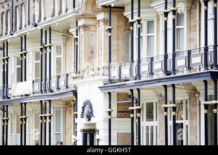 Harrogate Yorkshire Details The Yorkshire Hotel Hotelschild stieg Logo Tür Namen Prospect Place Hotel Regency-Stil Details si Stockfoto