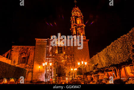 Templo de San Francisco Kirche Nacht San Miguel de Allende, Mexiko. San Francisco-Kirche entstand im Jahre 1778. Stockfoto