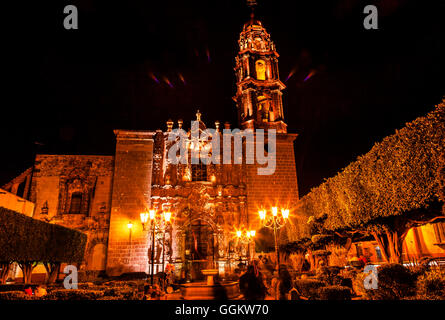 Templo de San Francisco Kirche Nacht San Miguel de Allende, Mexiko. San Francisco-Kirche entstand im Jahre 1778. Stockfoto