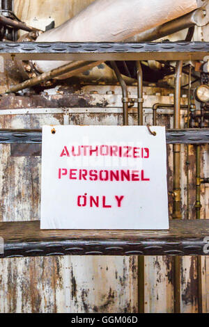 Zeichen, autorisierten Personal nur, Dampferzeuger, Dampfturbine, Seattle, WA, Georgetown Steam Plant, ein National Historic Landmark Stockfoto